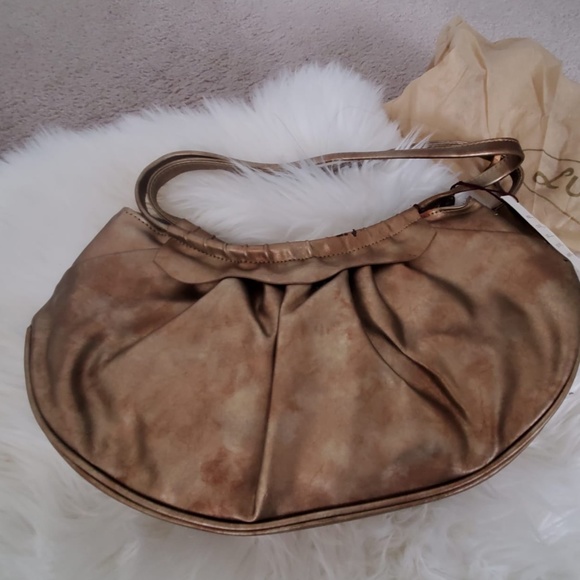 Luvshoes Canada Brand New Gold Shoulder Bag - Picture 5 of 7